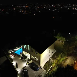 Villa 22, Tirana